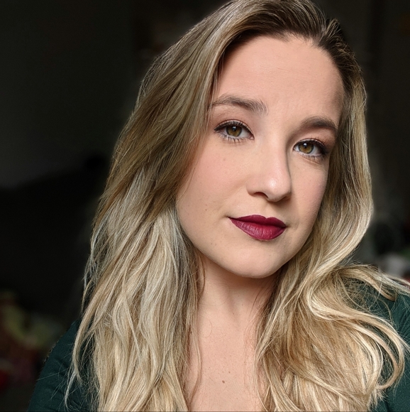 Meet your Posher, Grace✨ - Picture 2 of 4